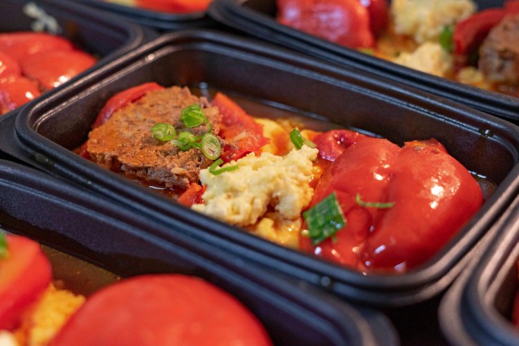 Piment farci au bœuf, polenta et sauce tomate